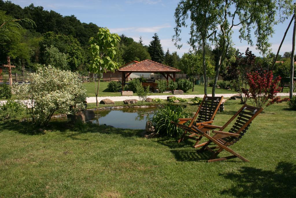 Malomdűlő Farmház Casa de hóspedes Pilisborosjenő Exterior foto