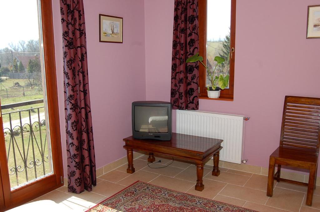 Malomdűlő Farmház Casa de hóspedes Pilisborosjenő Exterior foto